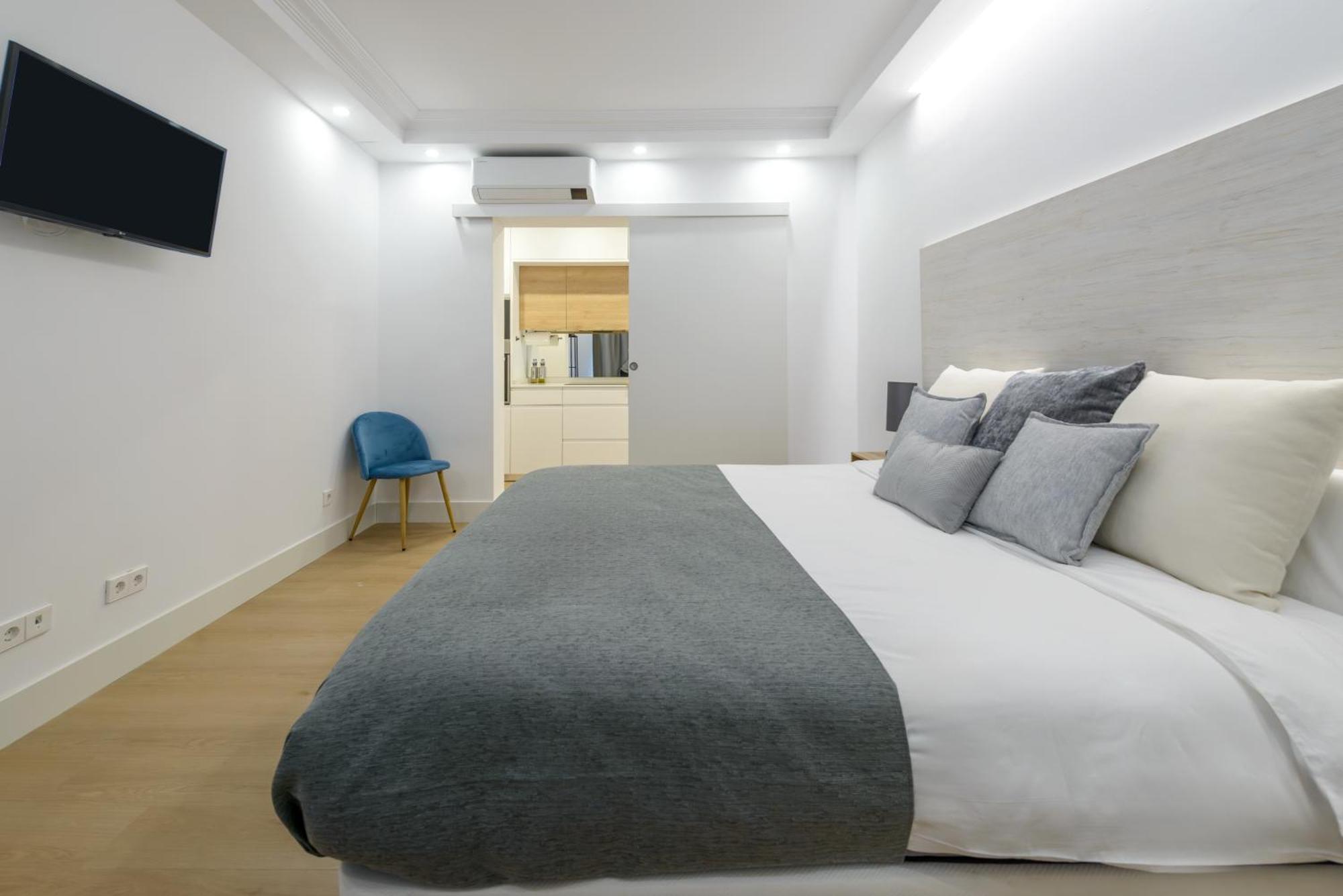 Gran Via New 2br 1bth Elevator