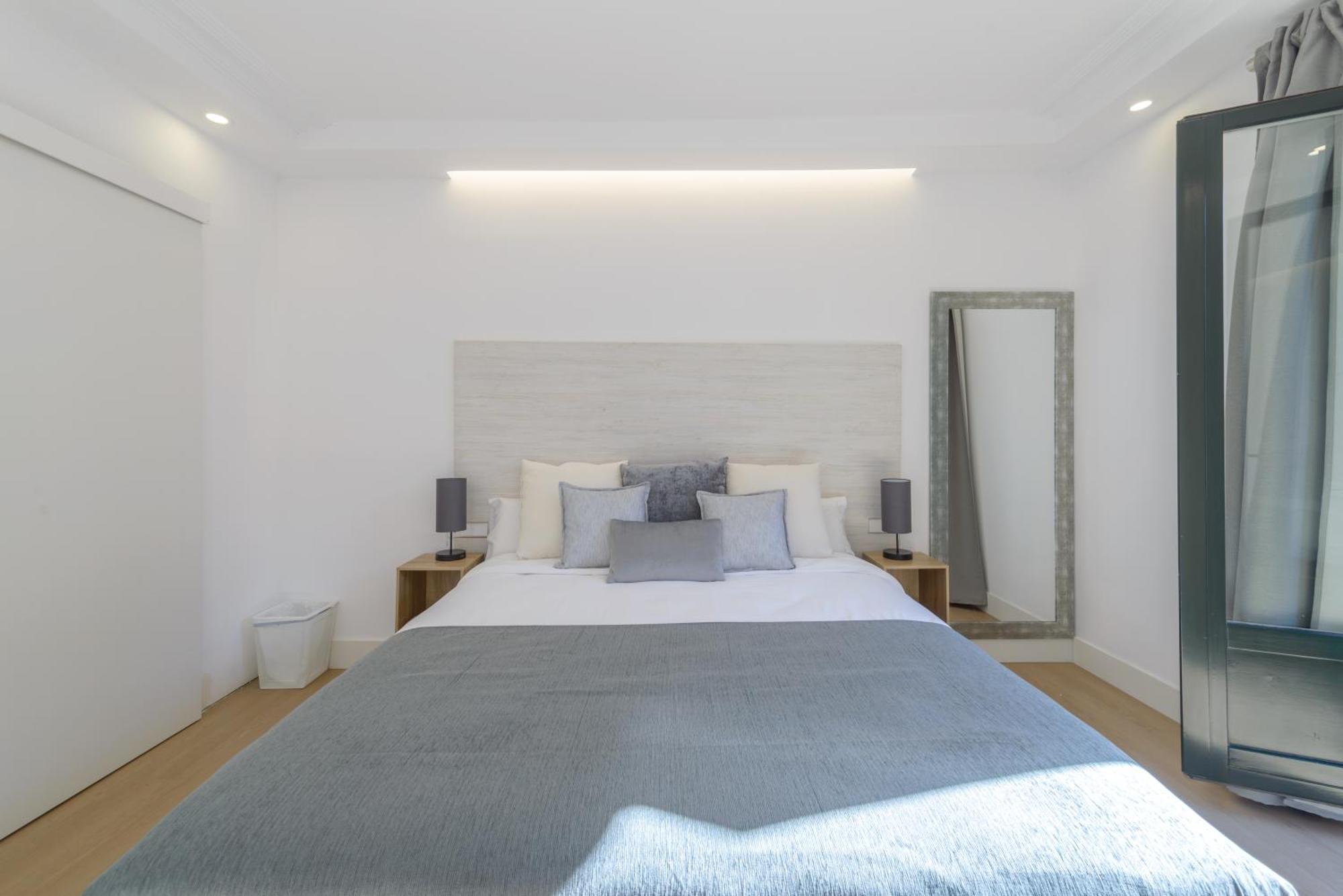 Gran Via New 2br 1bth Elevator Madrid