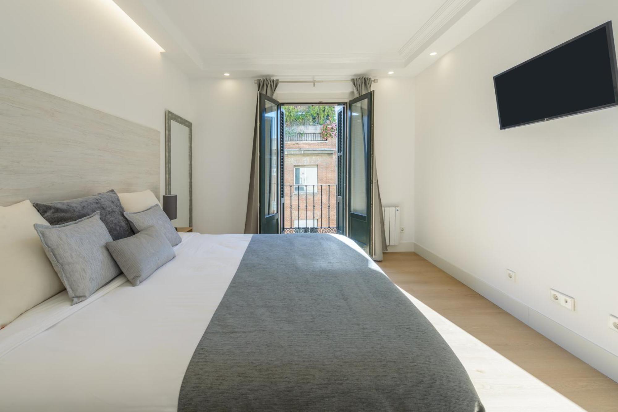 Gran Via New 2br 1bth Elevator