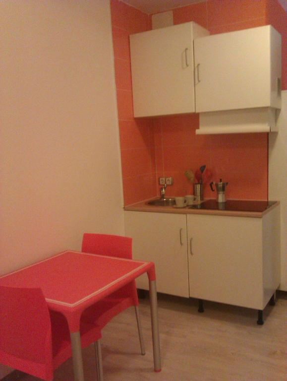 Hotel Km1 Amparo Madri