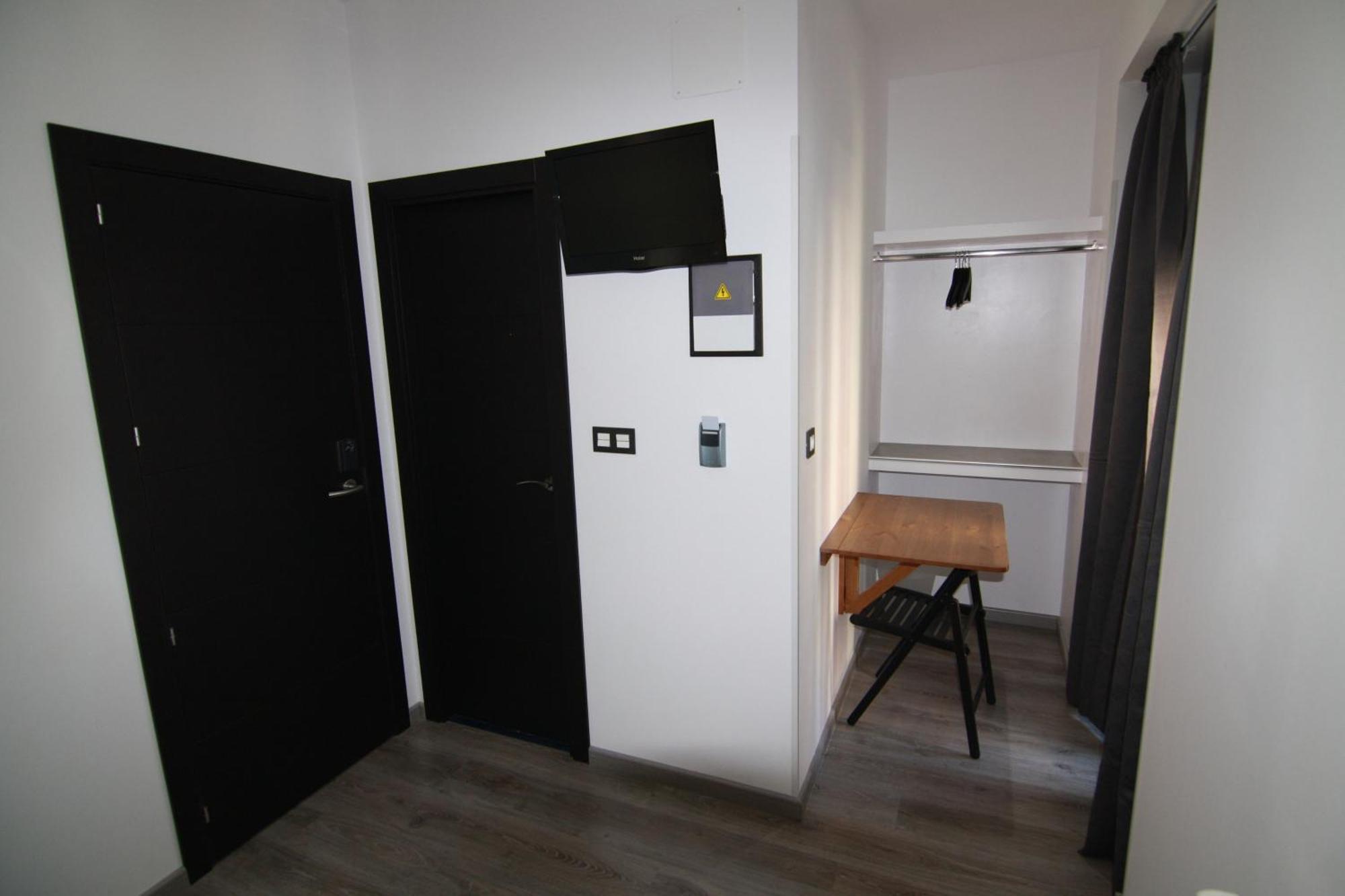 Guest house Mh Fuencarral 5*