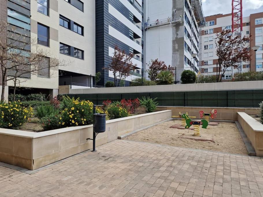 Lejlighed Valdebebas Con Garaje Gimnasio Y Piscina Madrid