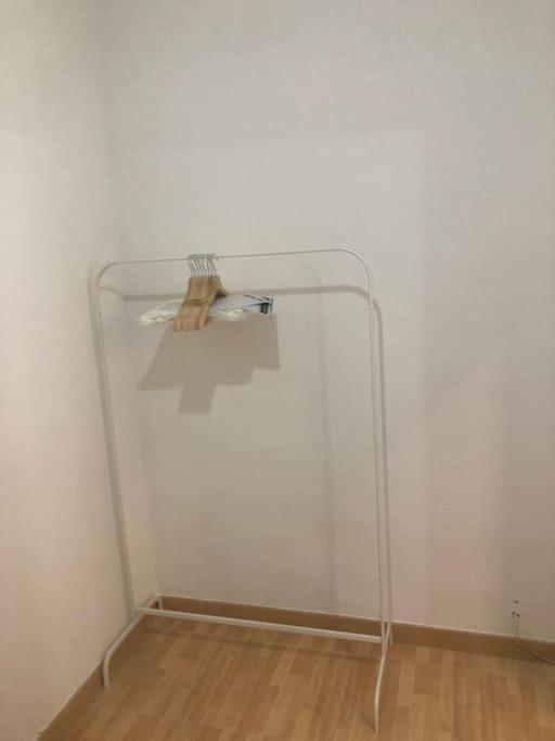Apartamento Canarias Calle, Pequeno Estudio Sin Cocina, Cama Doble Y Litera Individual En Zona Atocha - Delicias Madrid