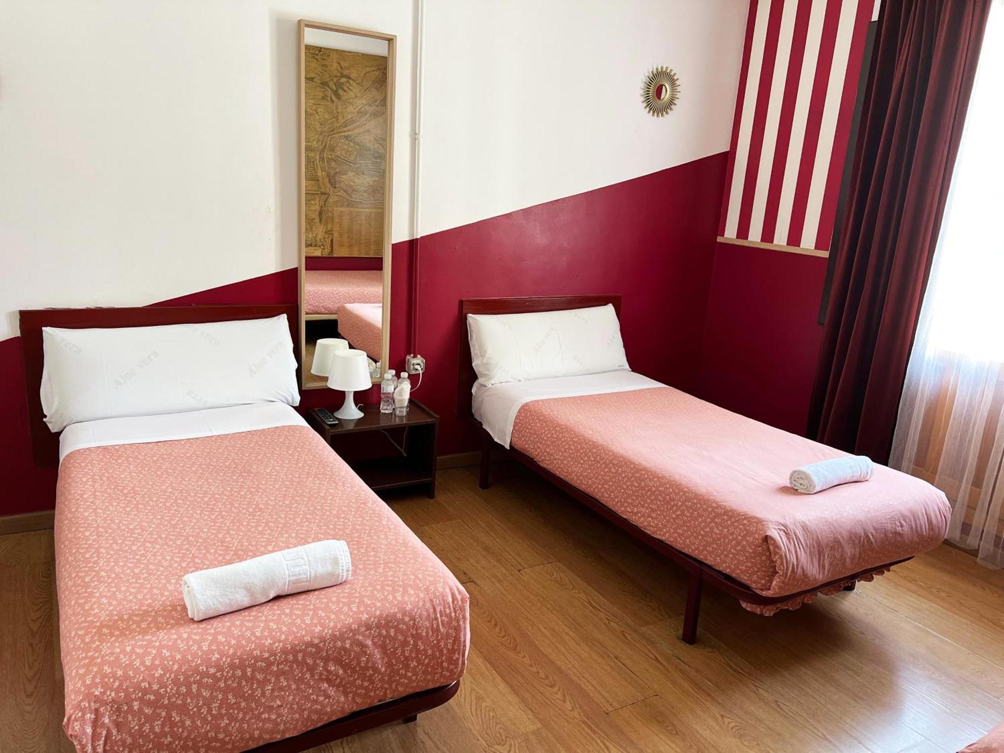 La Casa De La Plaza Gasthof Madrid