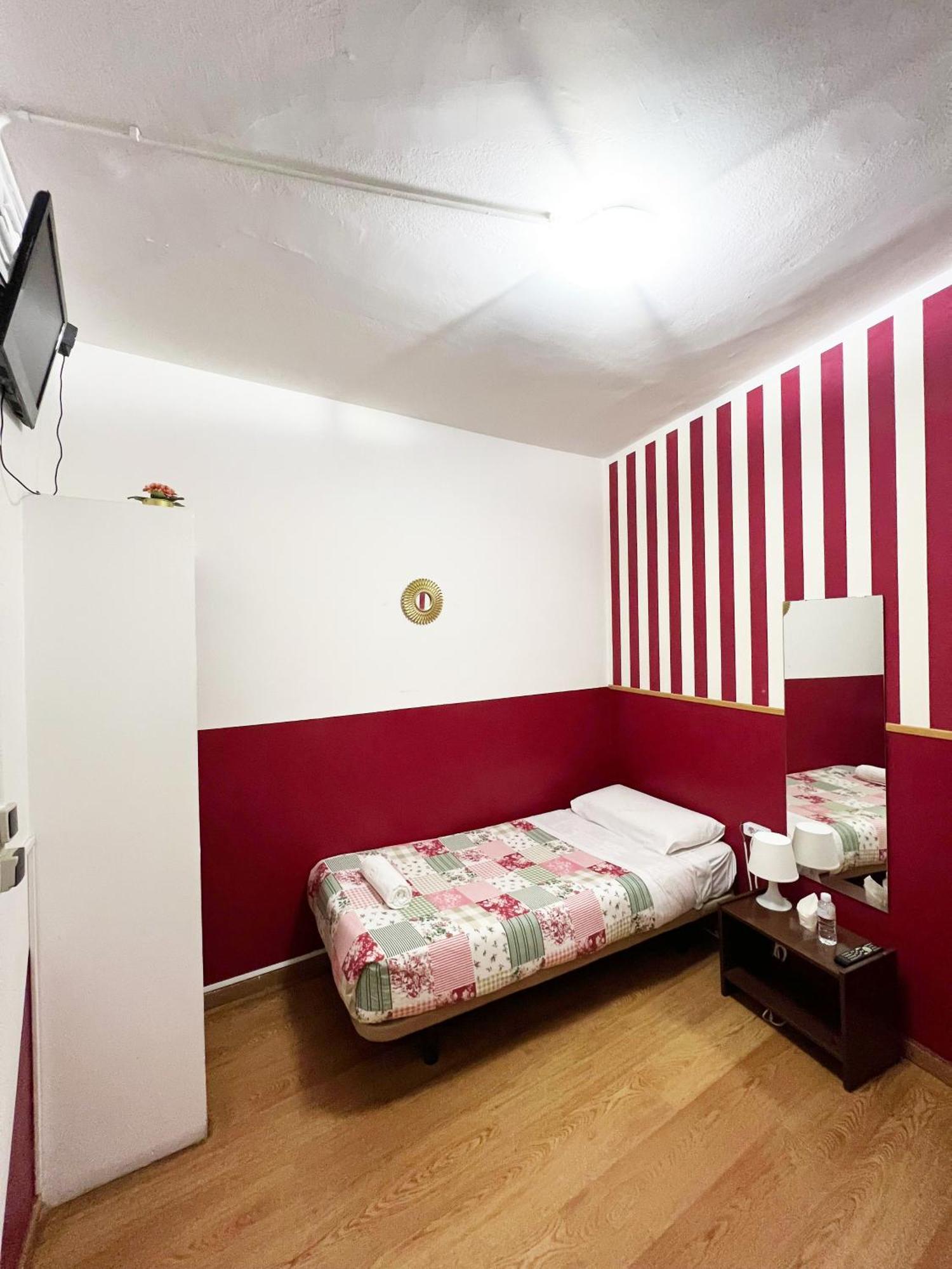 La Casa De La Plaza Gasthof Madrid