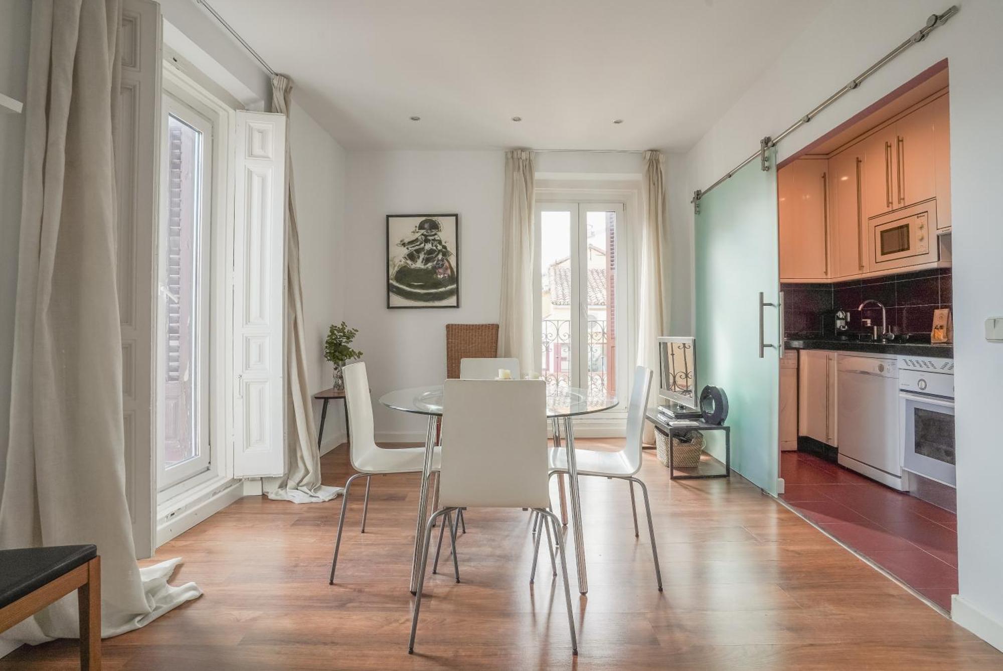 Bright And Cozy-2bedrooms 1bathroom-chueca Apartment *