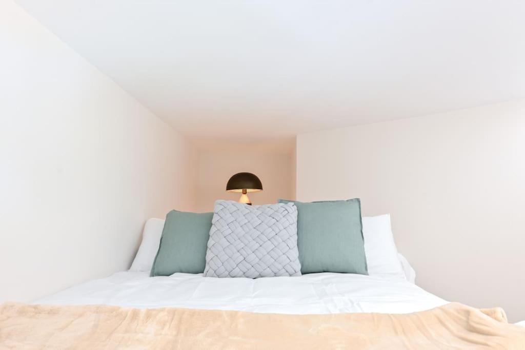 Apartment For Centrico Y Luminoso Estudio Temporal Duplex En Etd3 *