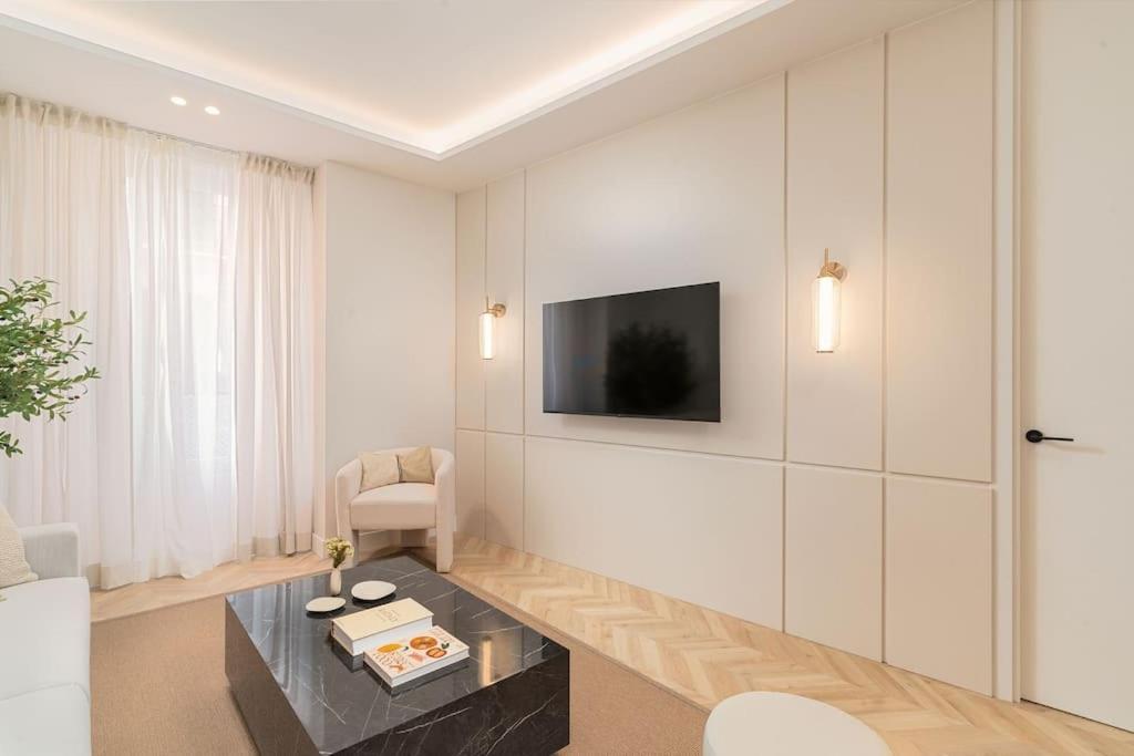 Lejlighed Centro Xvi Calle Tetuan 3br 3bh