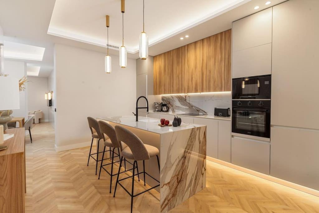 Lejlighed Centro Xvi Calle Tetuan 3br 3bh