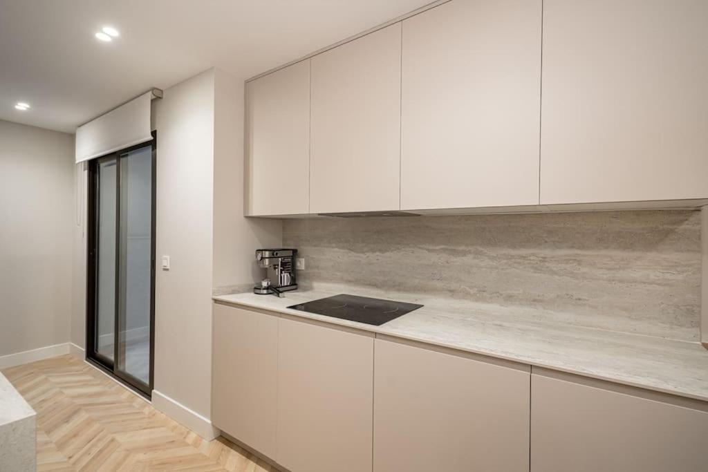 Premium Salamanca Vi Renovated 2br 2bh *
