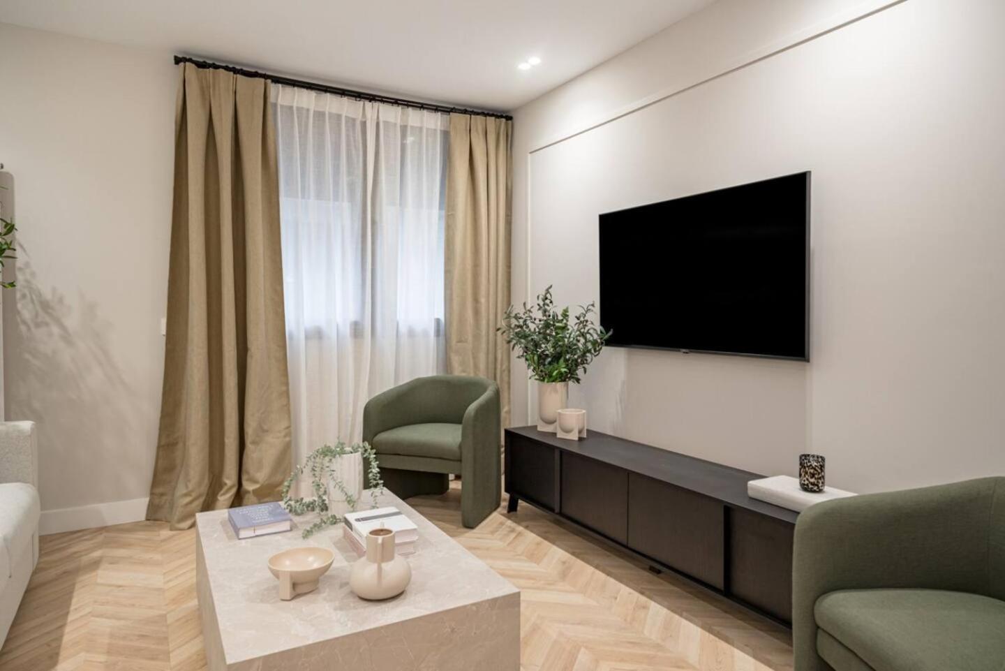 Premium Salamanca Vi Renovated 2br 2bh Apartment