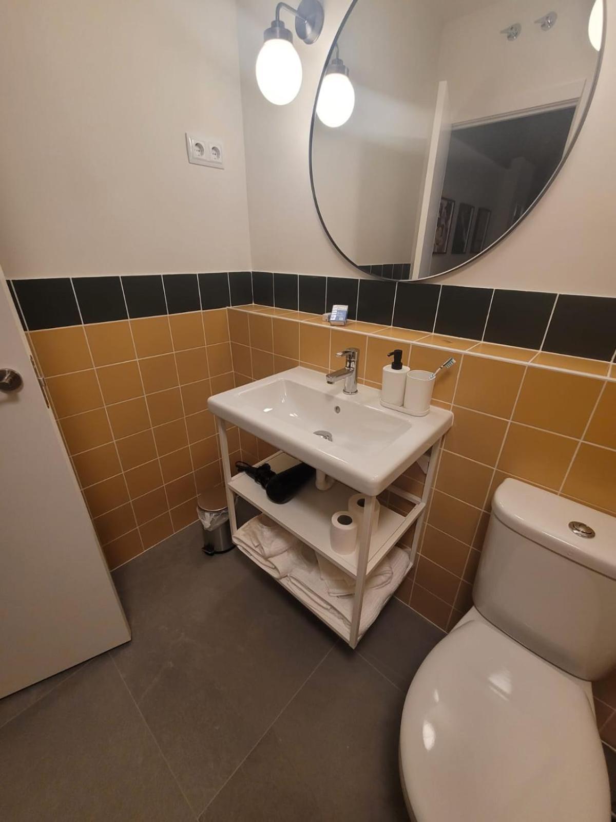 Apartment Urban Elegance, New, Stylish, Convenient, And Wow