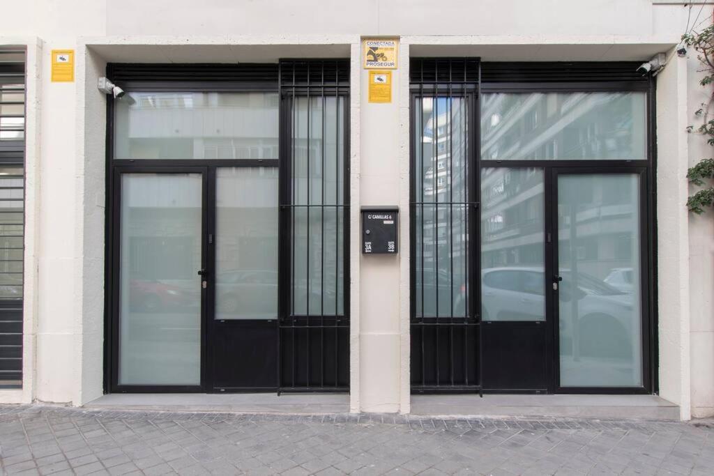 Apartment Urban Elegance, New, Stylish, Convenient, And Wow *