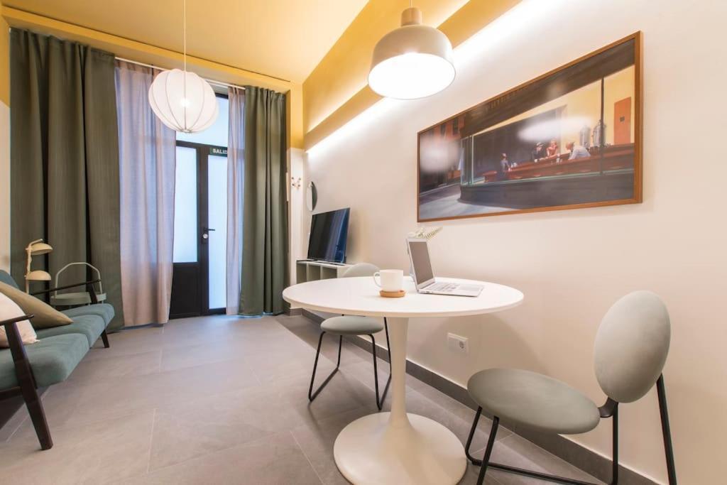 Urban Elegance, New, Stylish, Convenient, And Wow