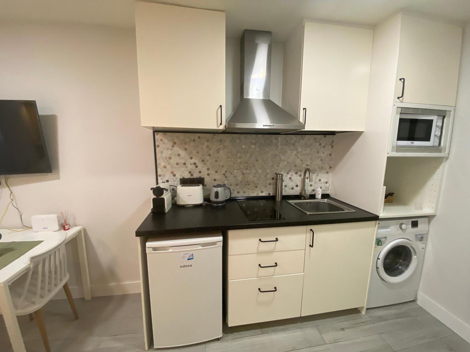 Studio, Cerca De El Rastro De Apartment