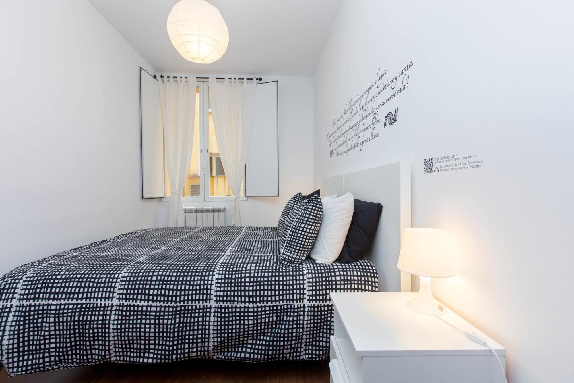 Bookinmadrid Com - Puerta Del Sol * Madri