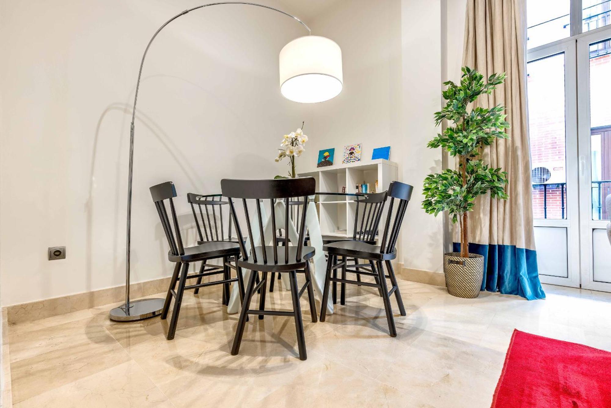 Echegaray En Apartamento Madri