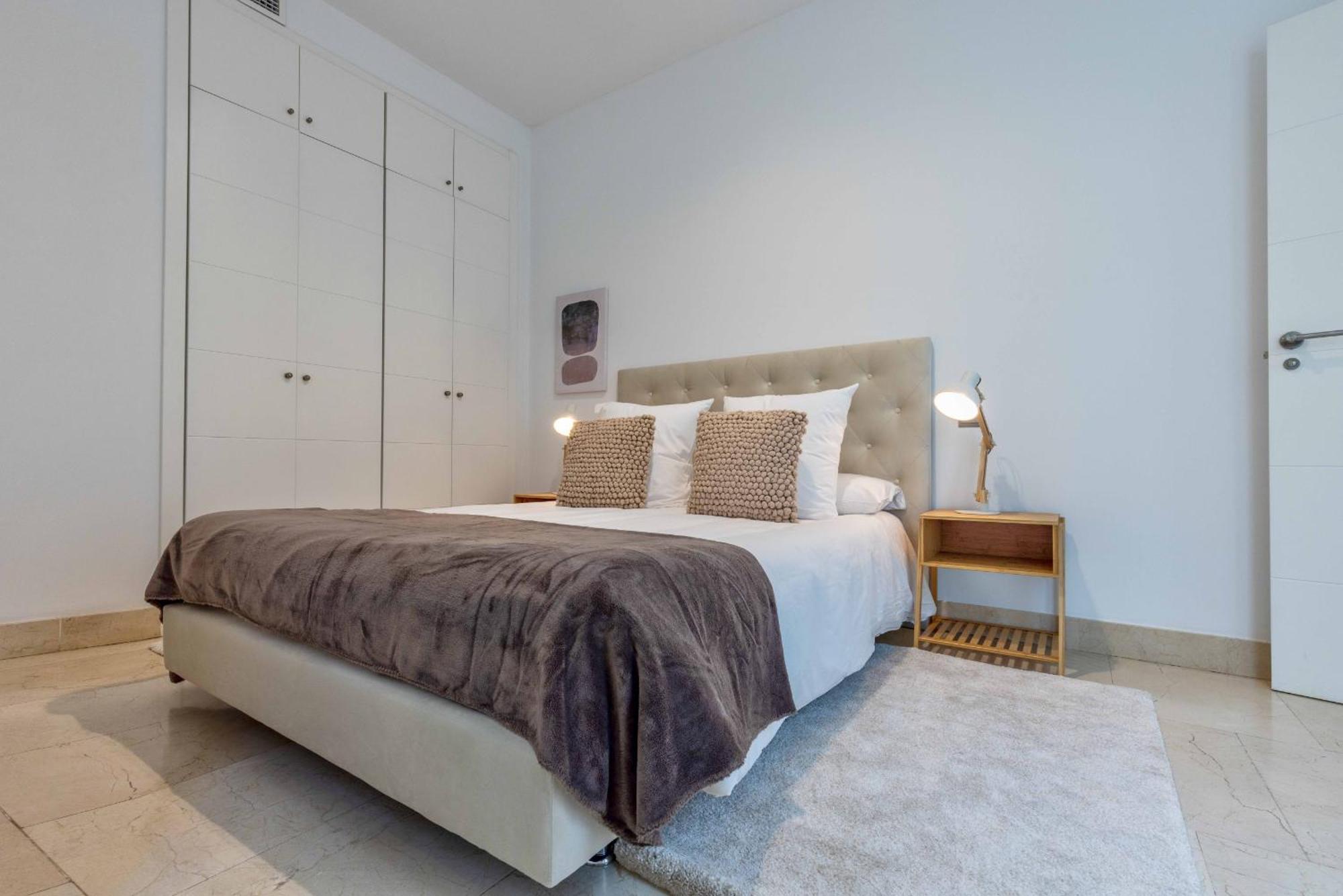 Echegaray En Apartamento Madri