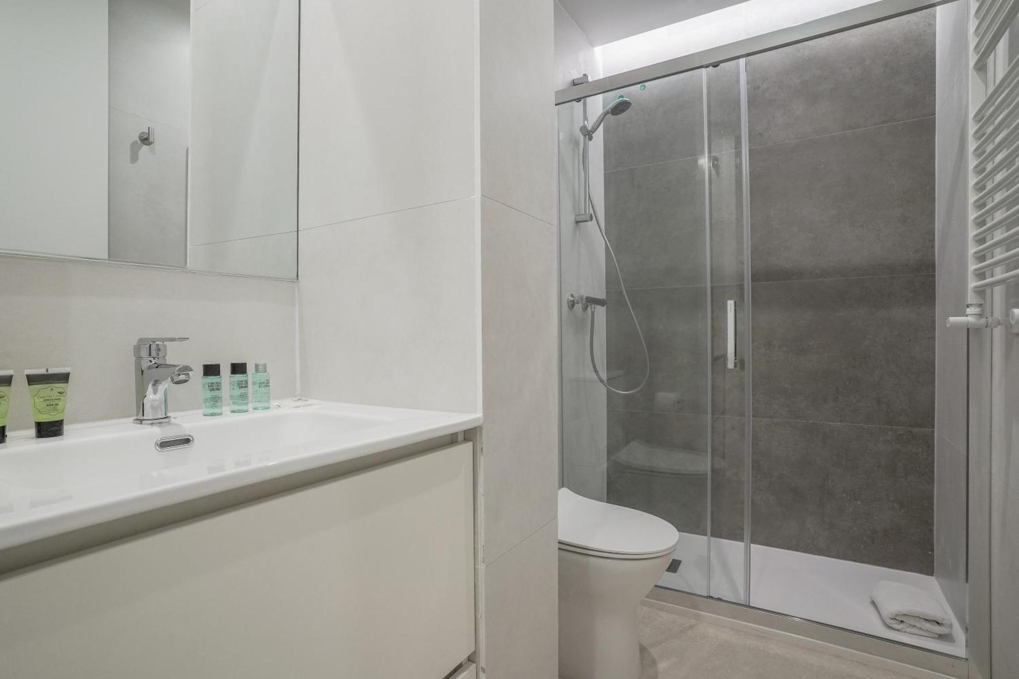 Apartment Modern Apartment-2bedrooms 2baths-bernabeu *