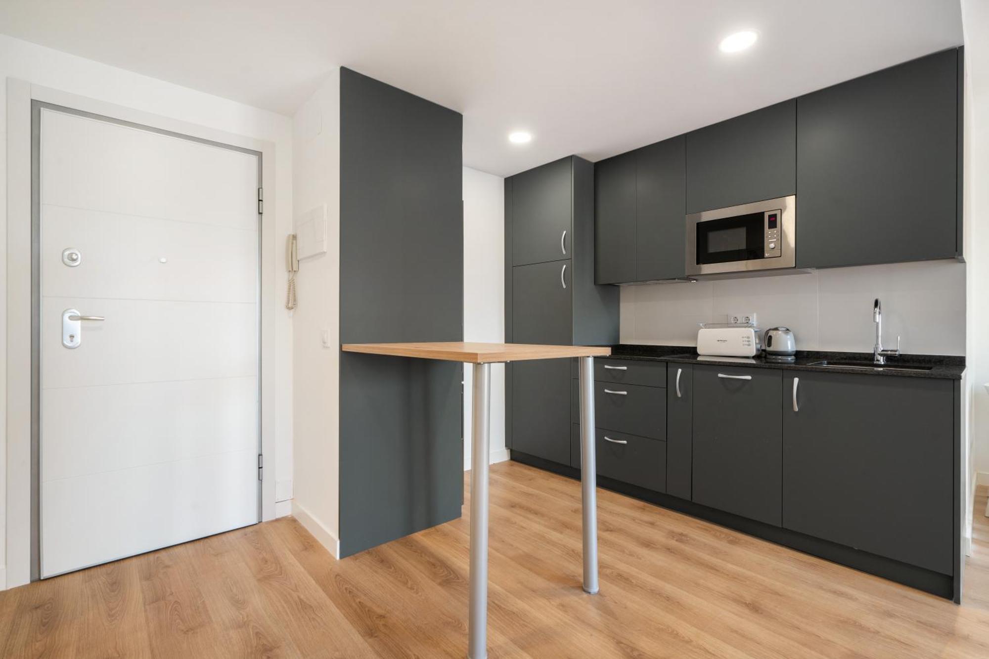 Fernandez De Los Rios Apartment * Madrid