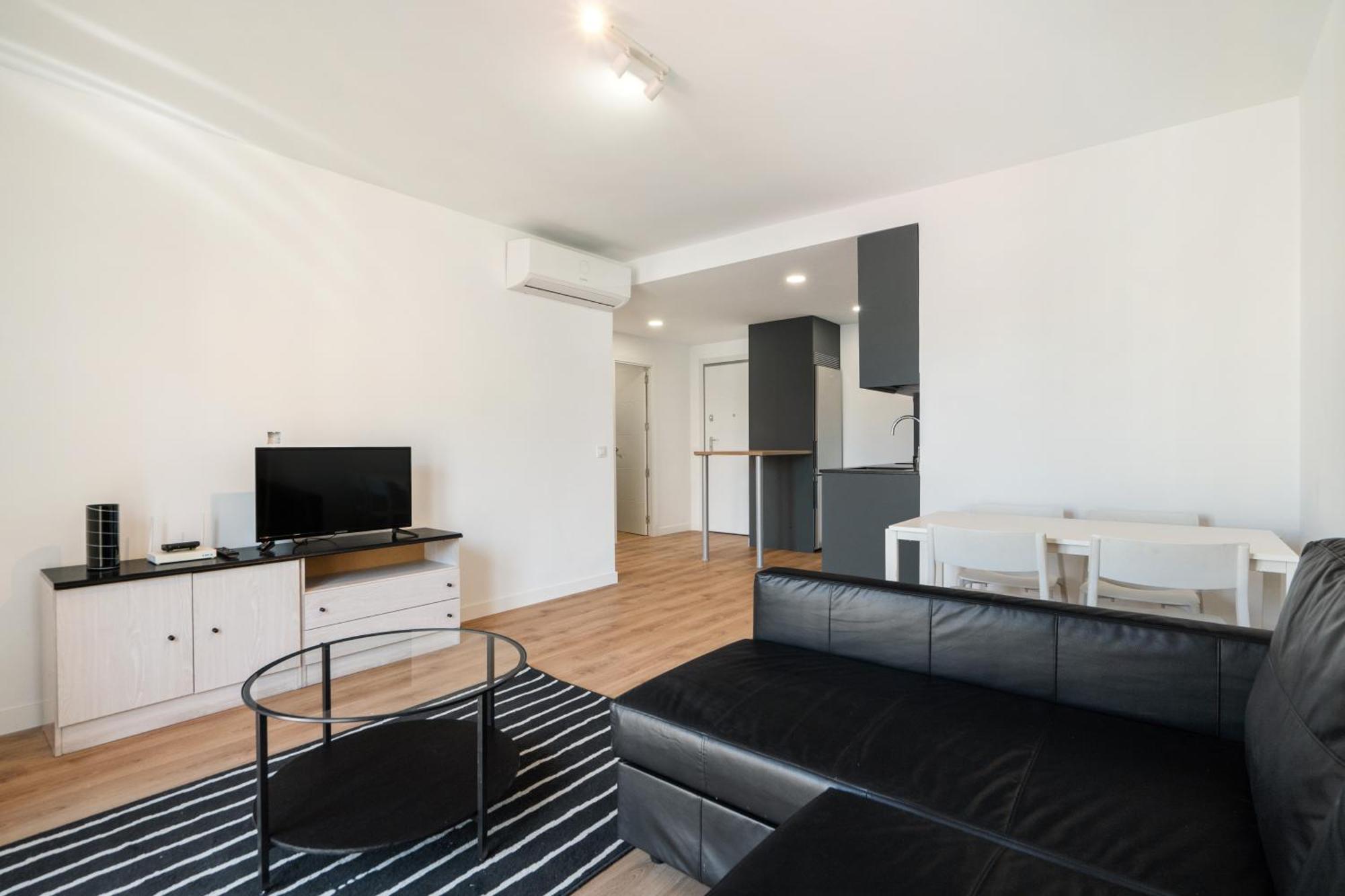 Fernandez De Los Rios Apartment