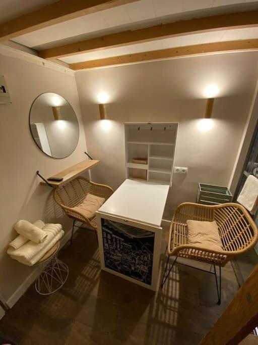 Mini Estudio De 8 M2 En El Corazon De Malasana De Membrillosuites Apartment