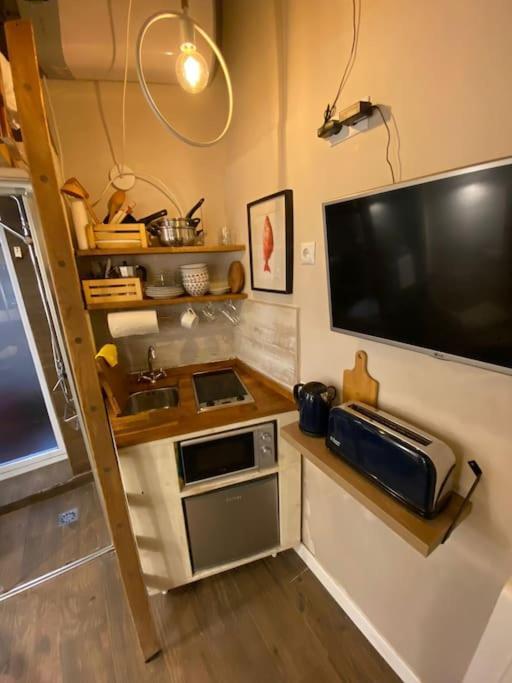 Mini Estudio De 8 M2 En El Corazon De Malasana De Membrillosuites Madrid