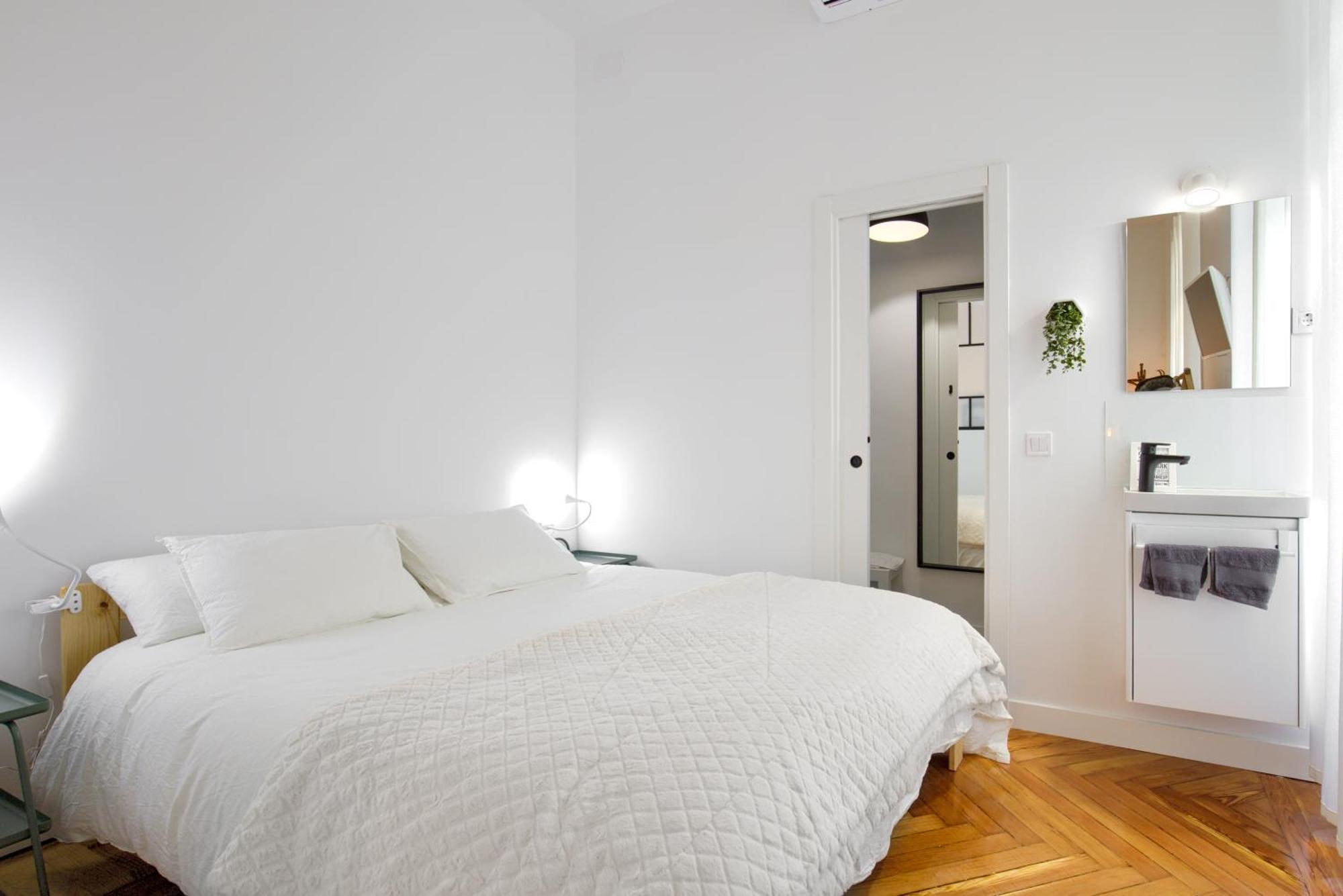 Mezzanine Orange Apartment Madrid