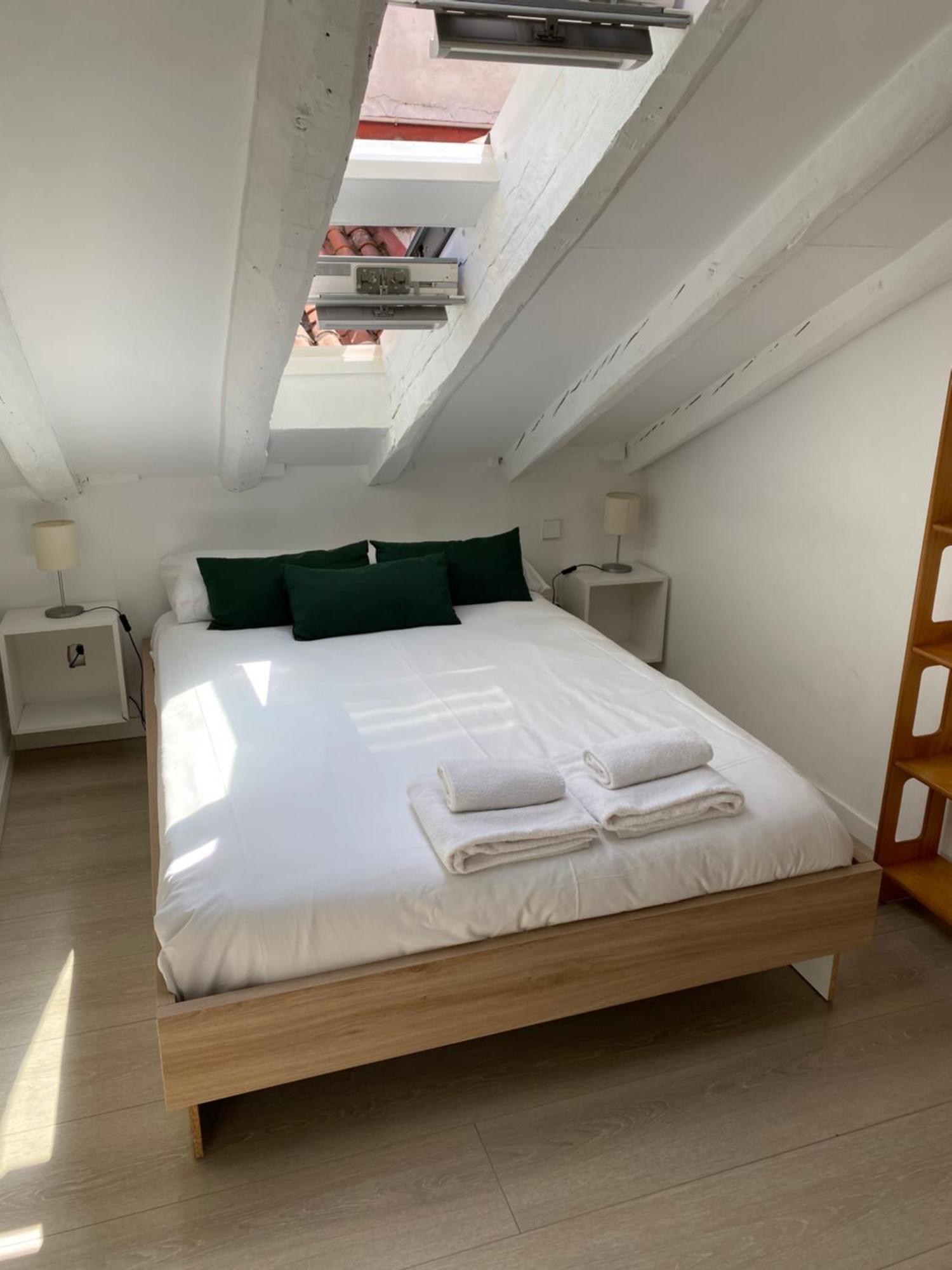 Hortaleza 72 Calle, Preciosa Buhardilla Entre Chueca Y Malasana Apartamento *