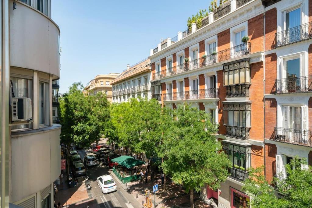 Located In Puerta De Alcala - 2 Lejlighed