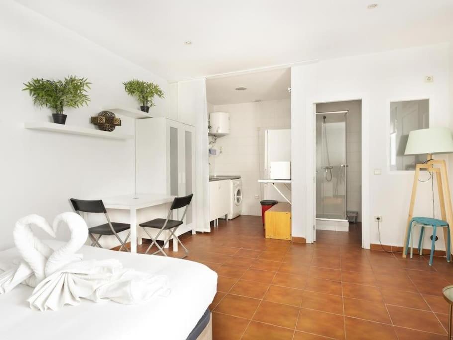 Centrally Located In - 382 Madrid