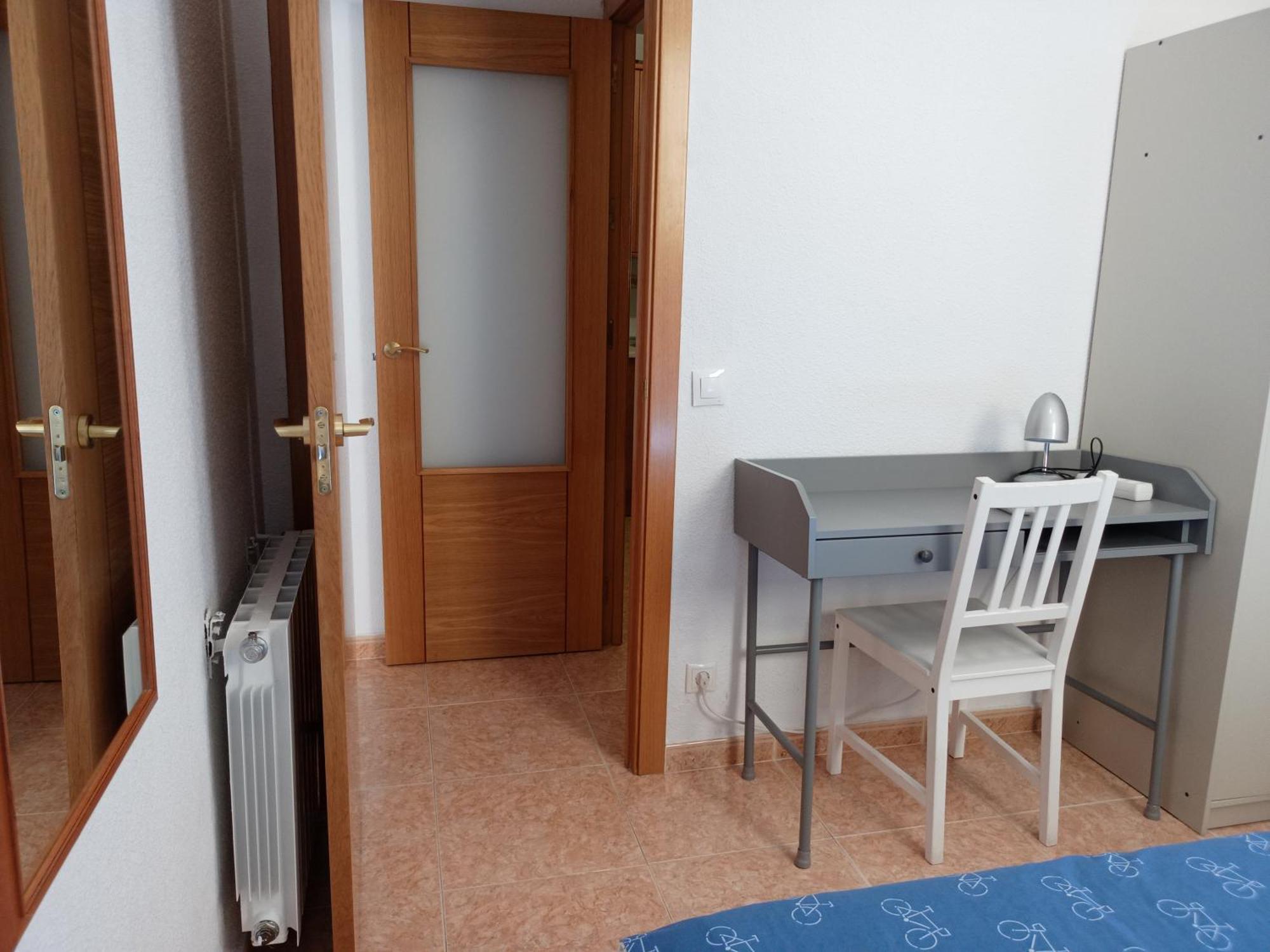 Piso De 2 Centro Gran Vía - Plaza De España, El Salón Y 2 Tienen Aire