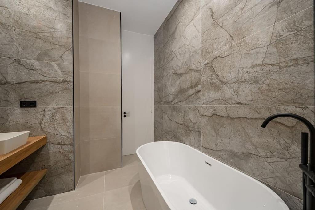 Apartment Gran Via Xvi Calle San Roque 4br 4bh *
