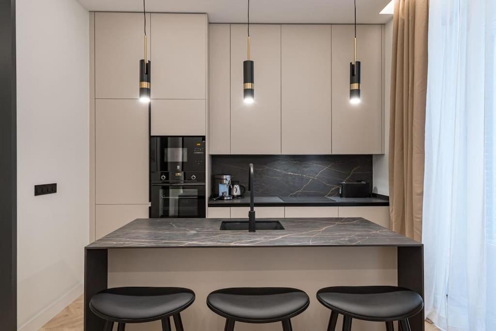 Gran Via Xvi Calle San Roque 4br 4bh Apartment Madrid