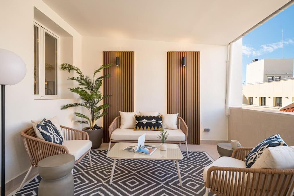 Centro Xviii Calle Montera 4br 4bh Apartment