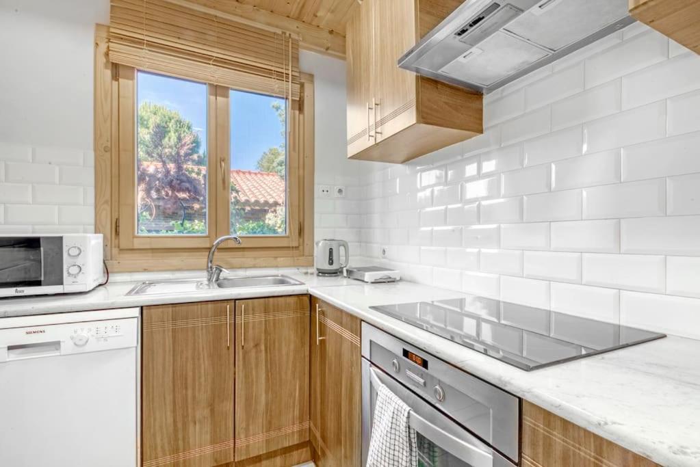 Cozy Wood Cabin, Casino, Pool, 25 Min To Center * Madrid