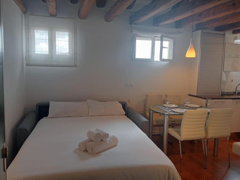 Emblematic Flat In - Arenal Apartment Madrid
