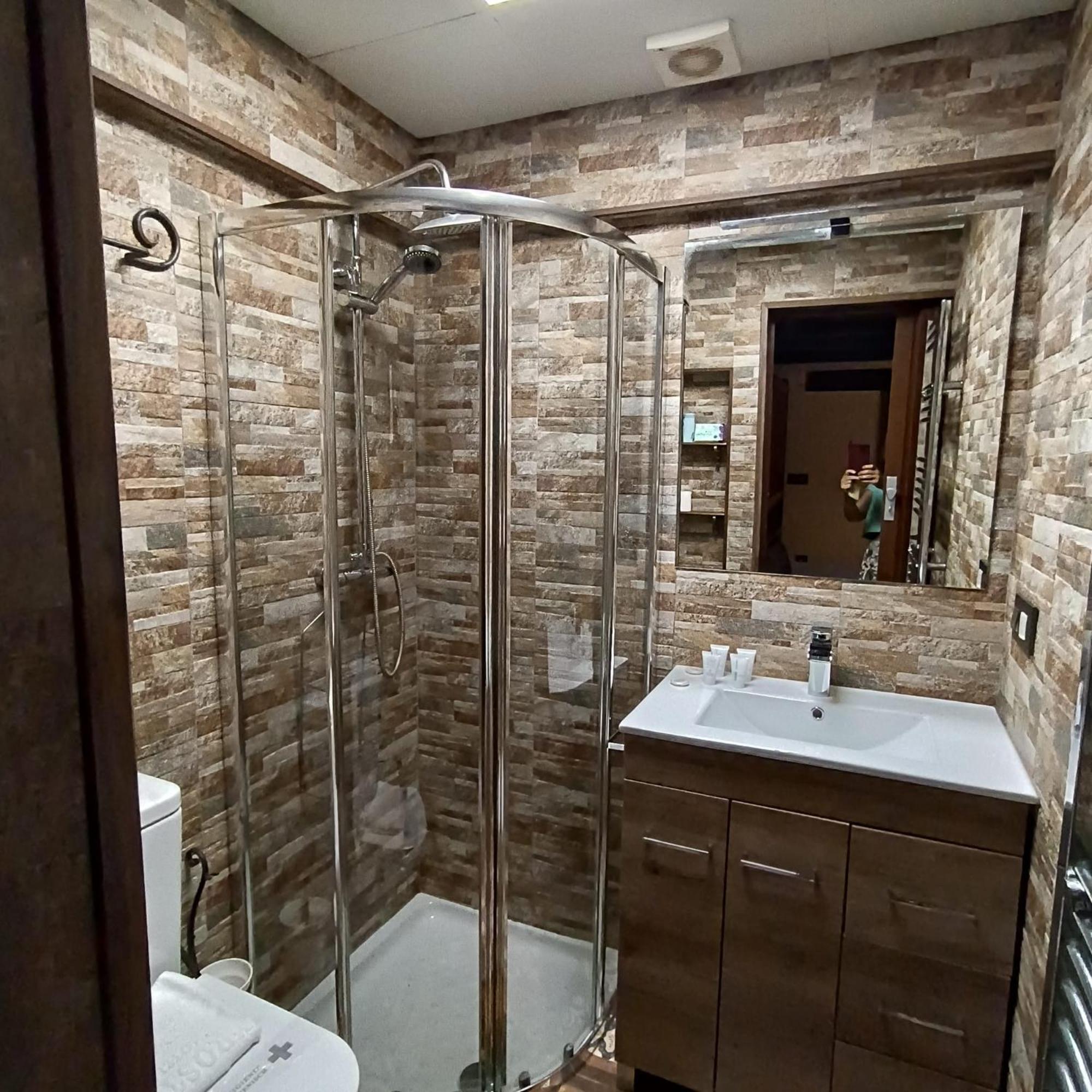 Solana De Luche, Casa Independiente Tipo Loft Con Terraza En Puerta Del Angel Madri