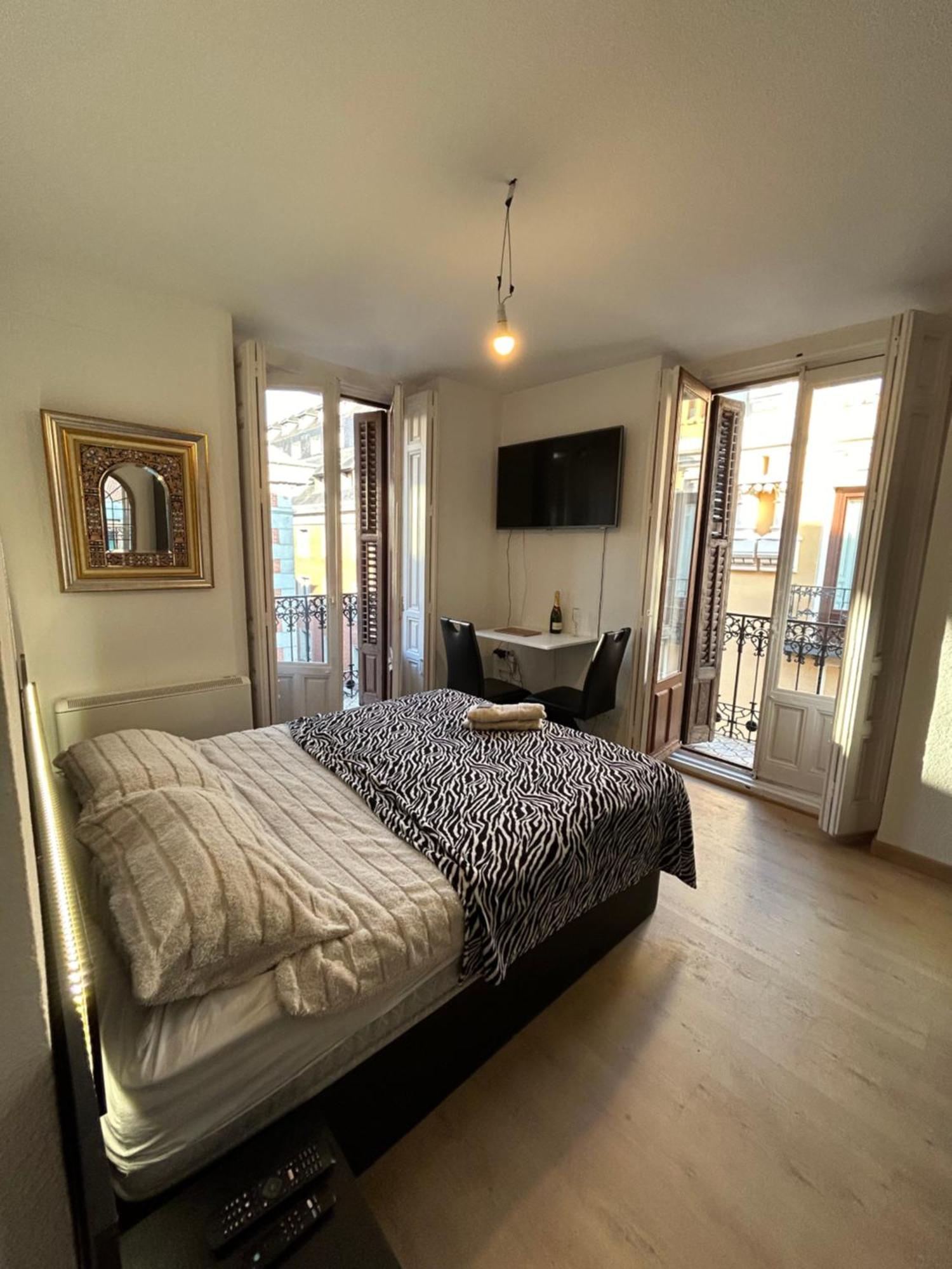 In Plaza Mayor Apartment