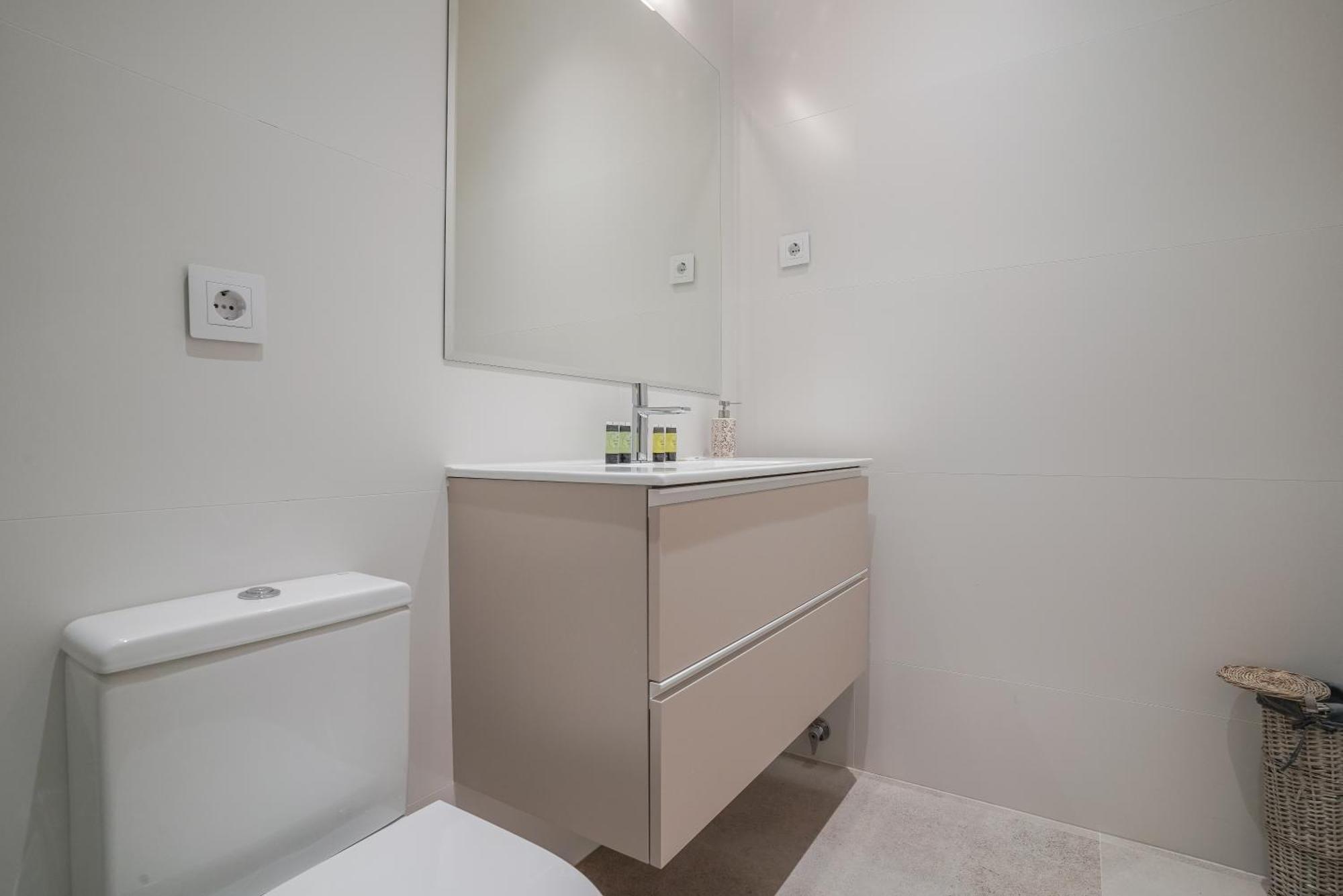 Apartment Cozy And Modern-1bedroom 1bathroom-chamberi Madrid