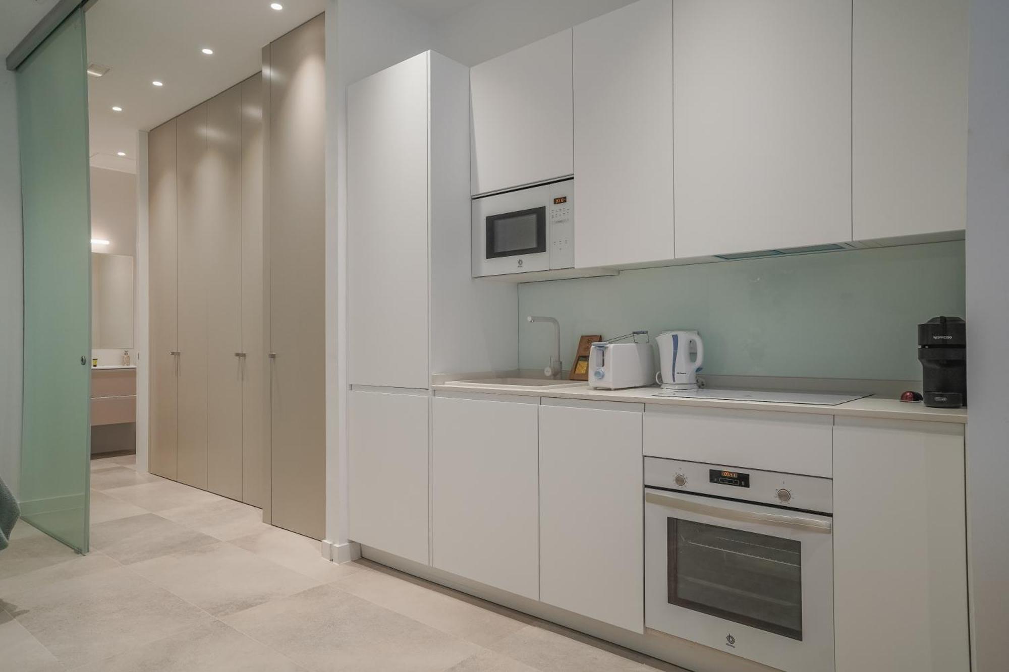 Cozy And Modern-1bedroom 1bathroom-chamberi Apartment