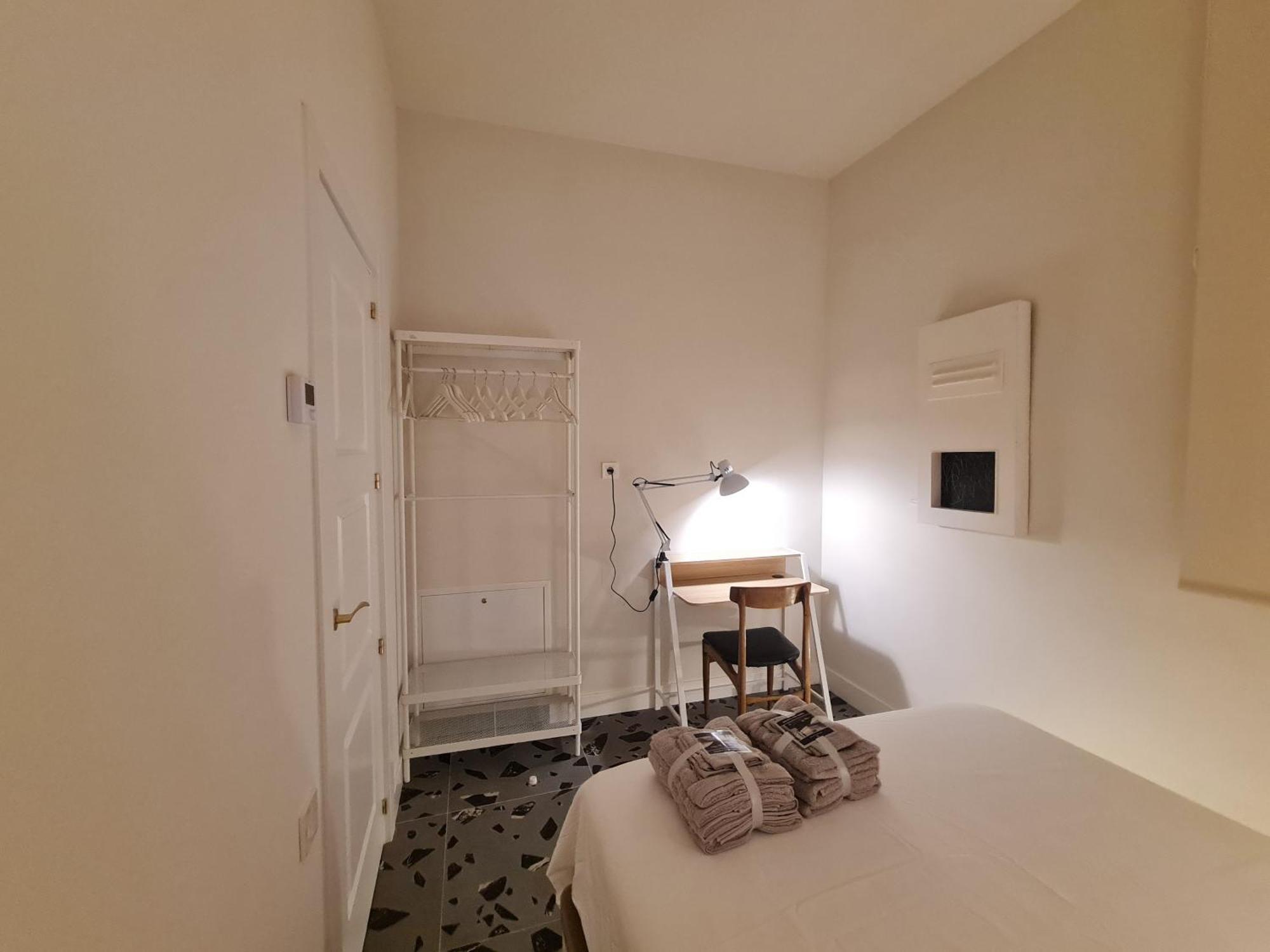 Apartment Center With 2 Bedrooms *