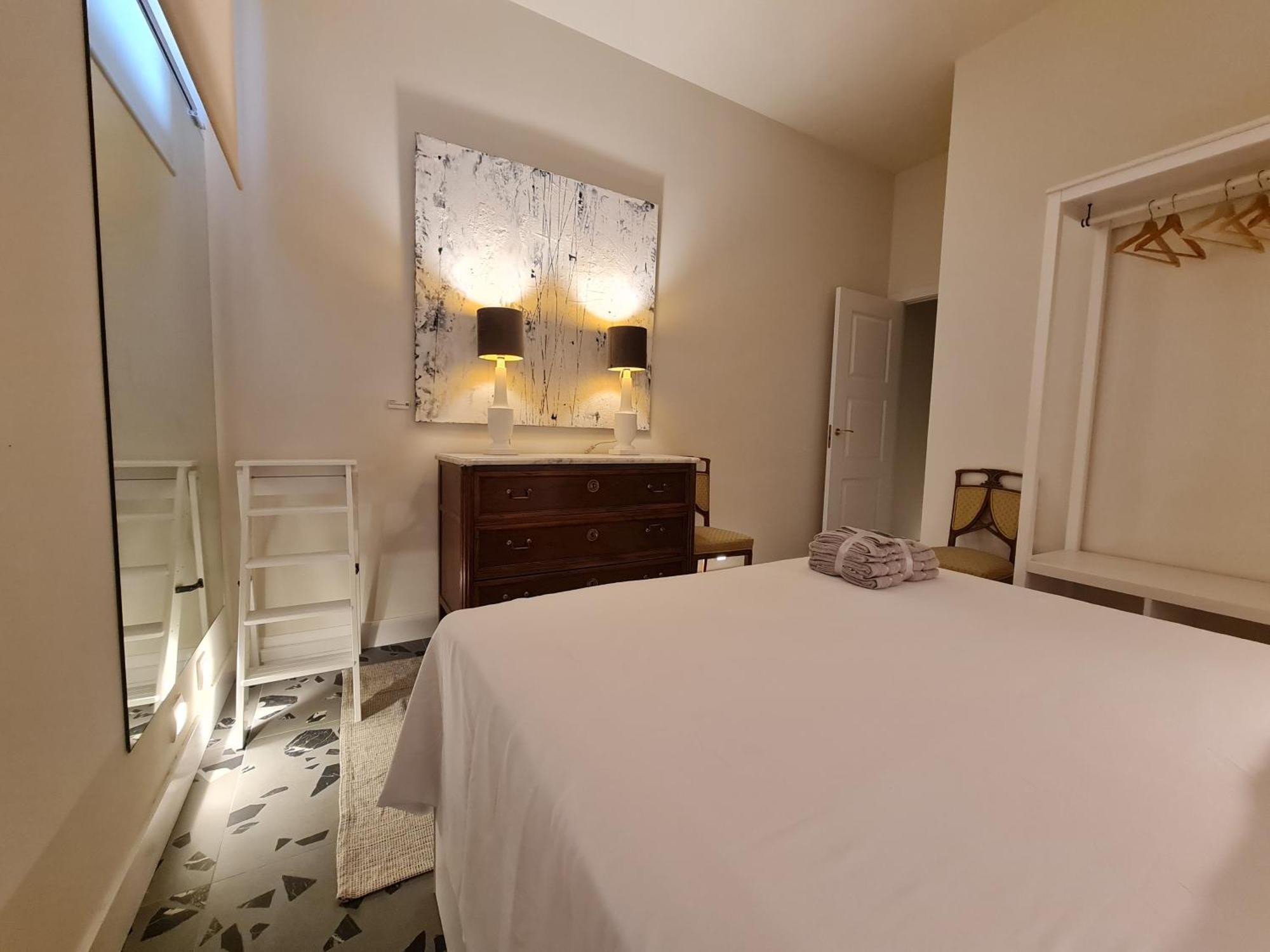 Apartment Center With 2 Bedrooms *