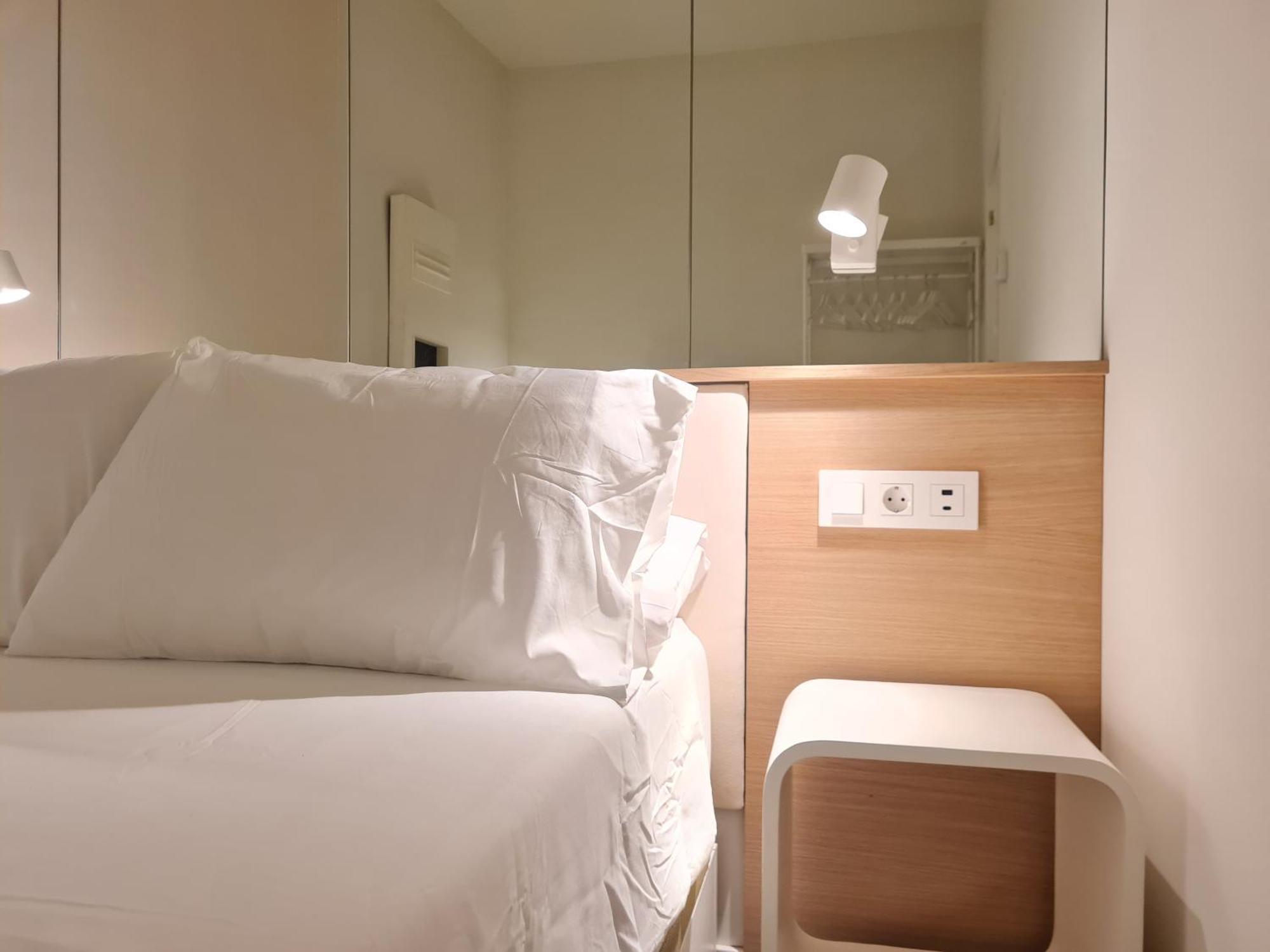 Center With 2 Bedrooms Apartment *
