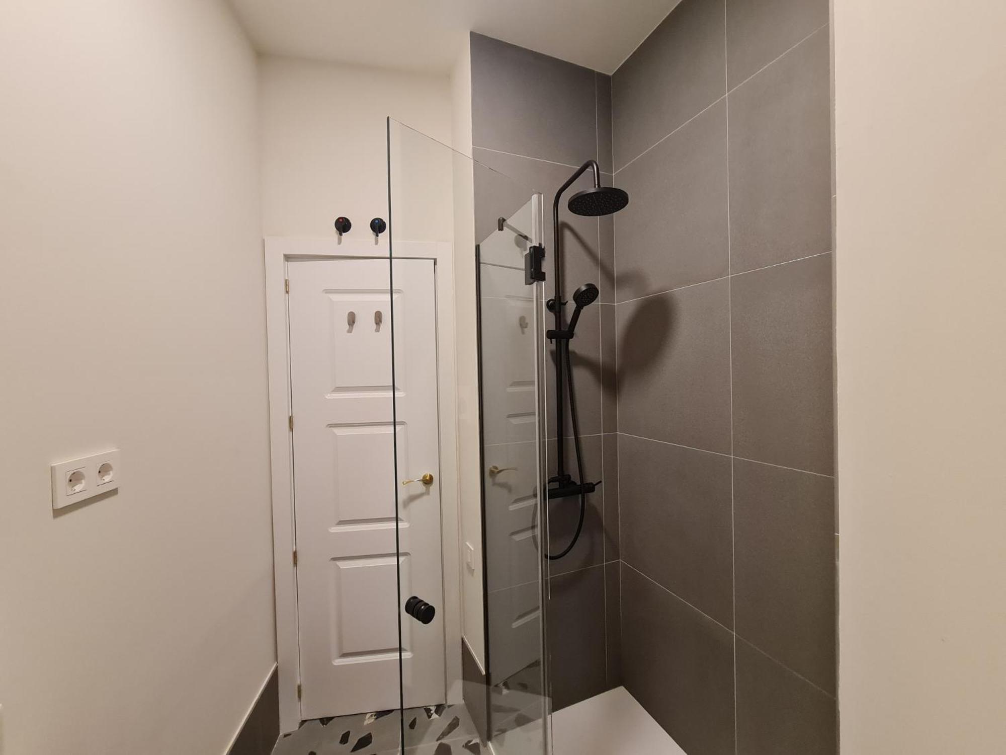 Center With 2 Bedrooms *