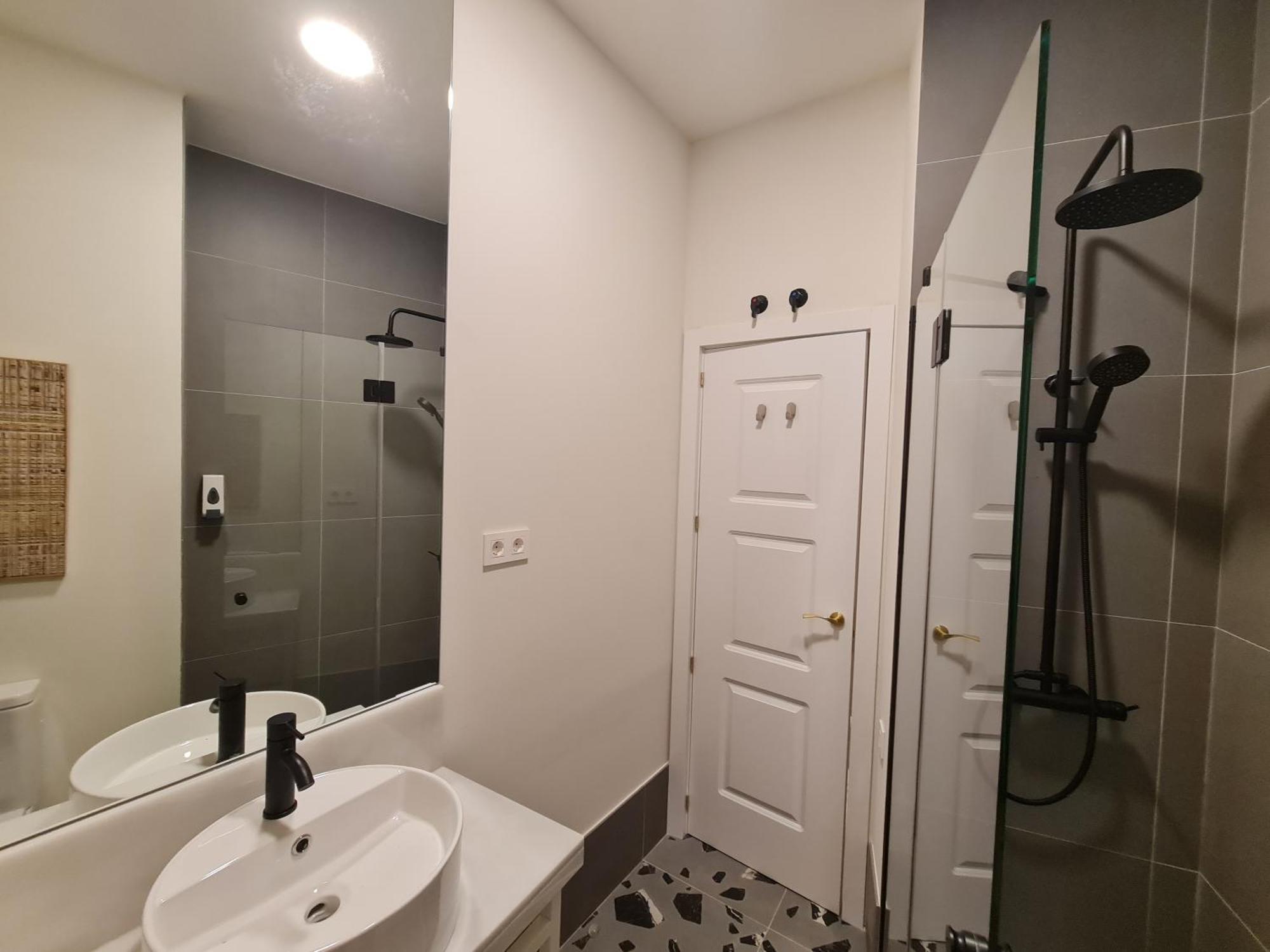 Center With 2 Bedrooms Madrid