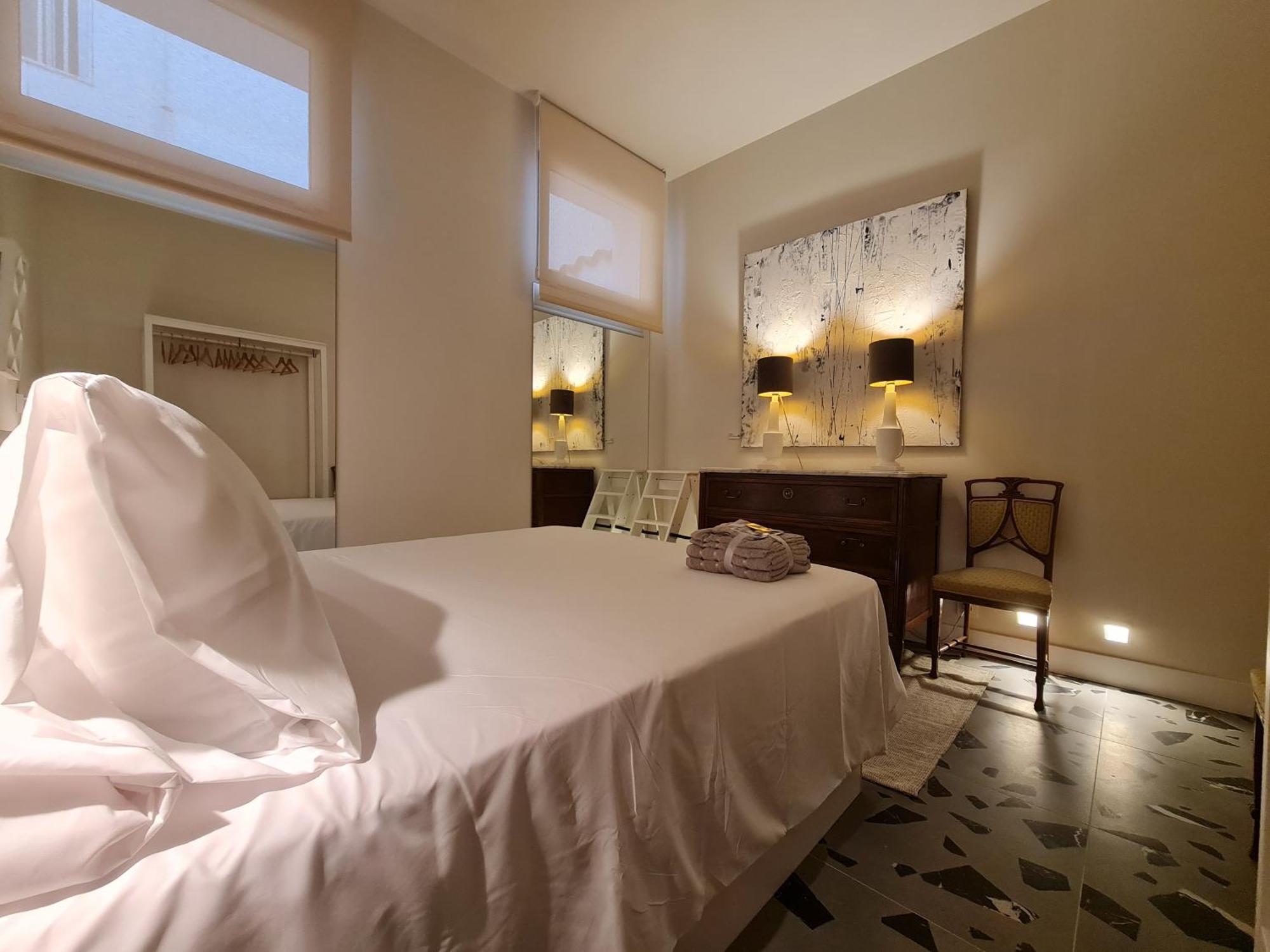 Center With 2 Bedrooms Apartment *