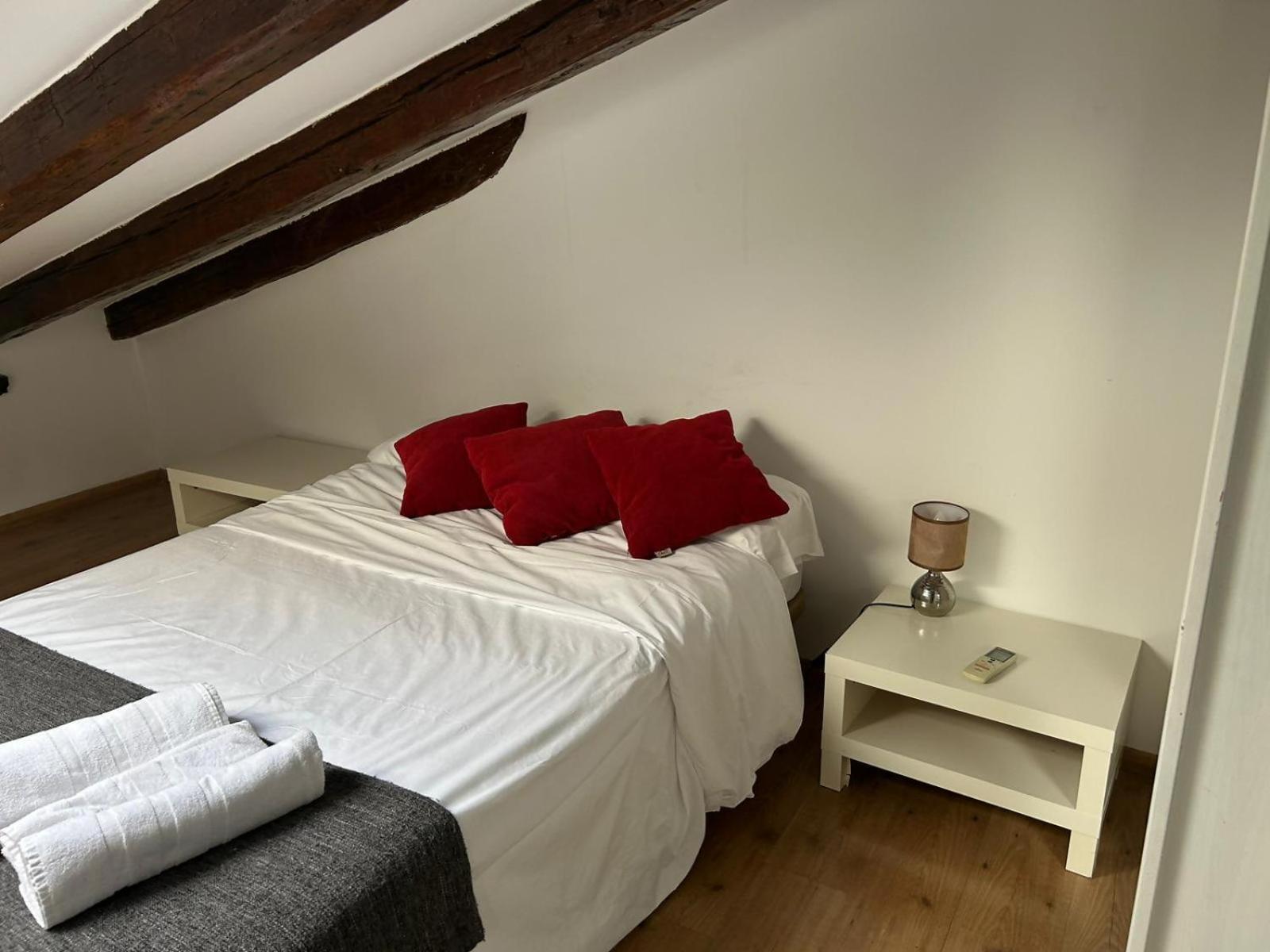 Apartment Comodo Atico En Tirso De Molina