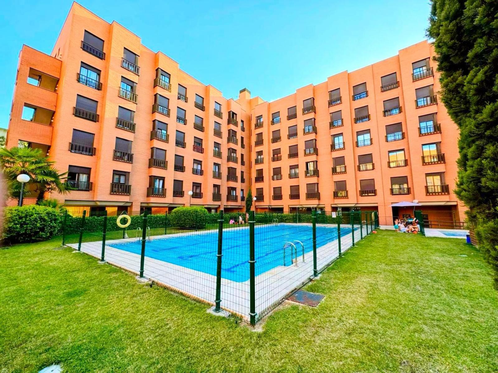 Lejlighed Piso Con Piscina Cerca Del Aeropuerto By Bebalmy Madrid