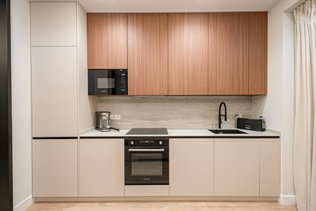 Apartment Malasana Viii Calle Jesus Del Valle 3br 3bh